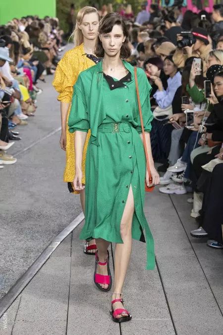 2020春夏最美10大流行色彩,我被第3个圈粉啦!(图9)