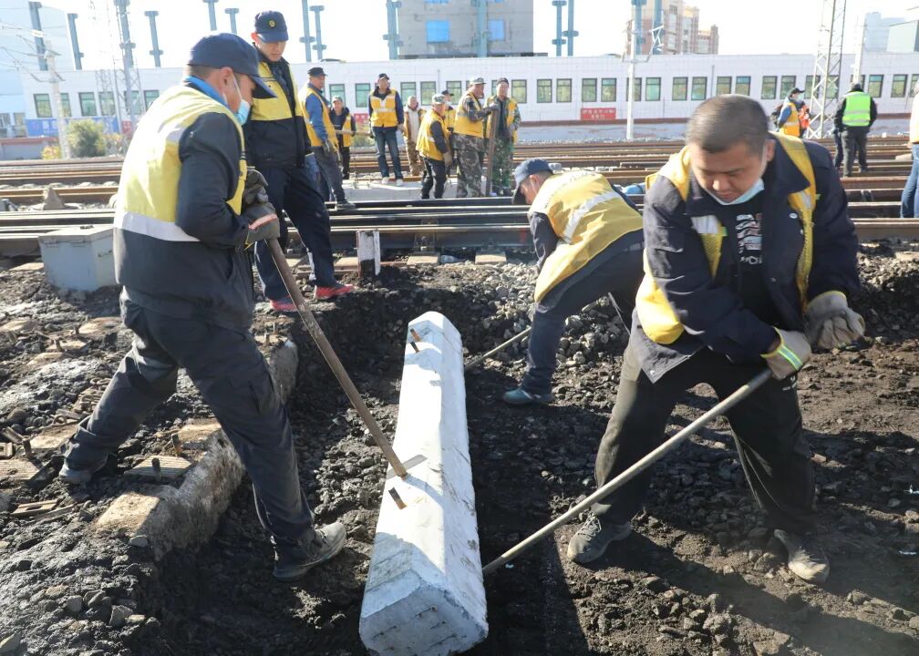 长春工务段京哈线第二轮集中修全面打响 - 长春工务段 - 微信公众号