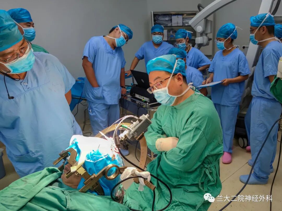 手电极怎么用【设备】兰大二院神经外科应用多通道微电极电生理记录技术辅助帕金森病DBS手术_https://www.jmylbn.com_新闻资讯_第5张