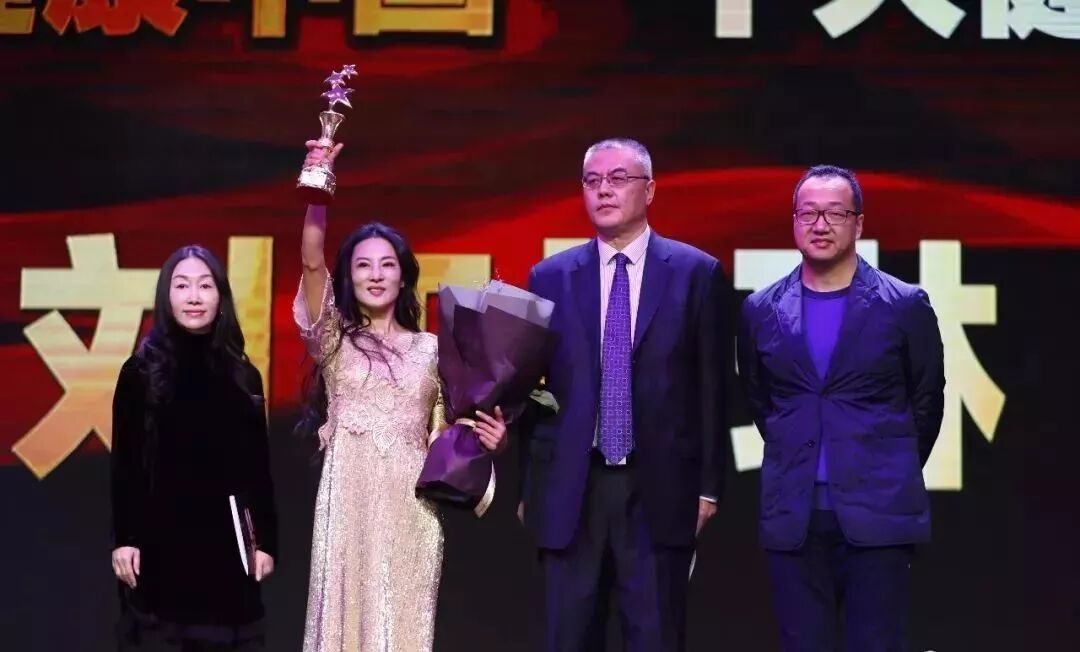 【美女】中国阿姨在低温下拍照片，网友惊呼受不了，性感火辣身材不输少女！（组图） - 53