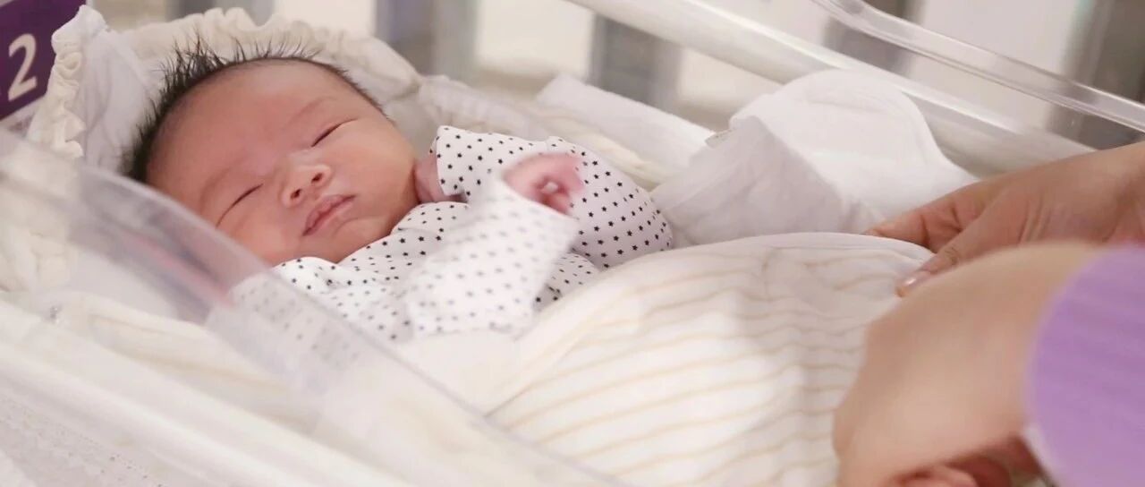 “抱着睡得香，一放下就醒”？3个小妙招，远离宝宝落地醒！