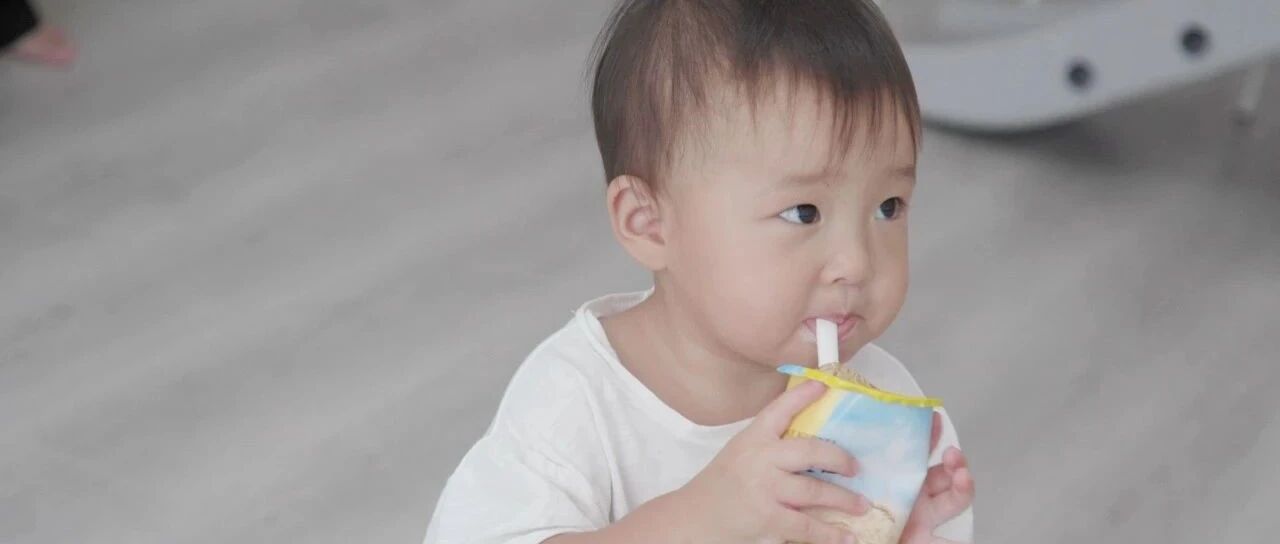 宝宝多大可以喝酸奶？宝宝的第一口酸奶应该怎么选呢？