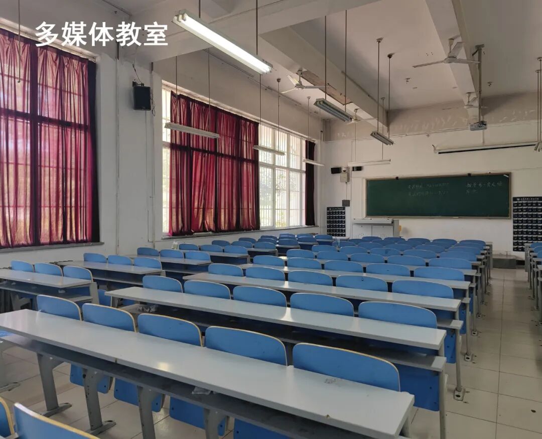 硬件设施我们拥有300多平多媒体教室,用于理论教学;4.