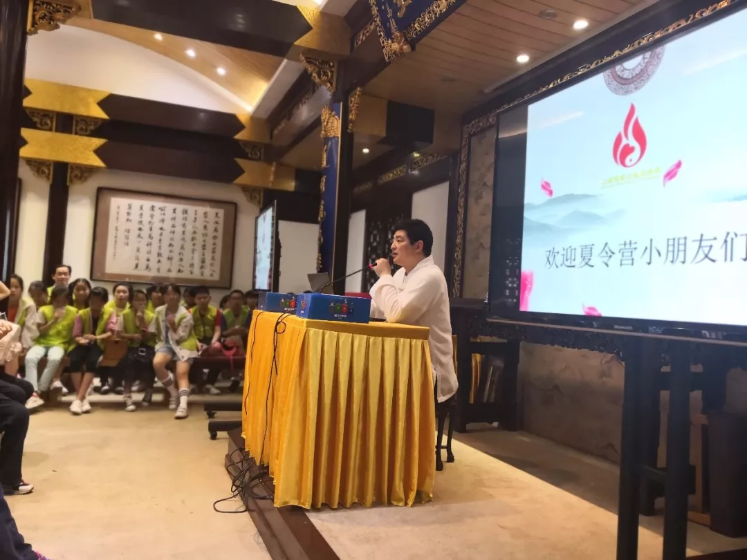 “慈爱杯”第十二届“同在蓝天下”公益作文竞赛获奖同学“一日游”活动 “慈爱杯”第十二届“同在蓝天下”公益作文竞赛获奖同学“一日游”活动