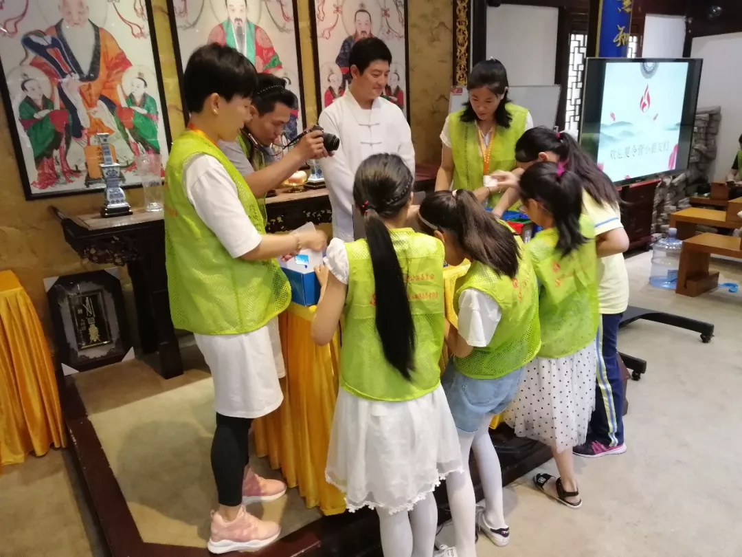 “慈爱杯”第十二届“同在蓝天下”公益作文竞赛获奖同学“一日游”活动 “慈爱杯”第十二届“同在蓝天下”公益作文竞赛获奖同学“一日游”活动