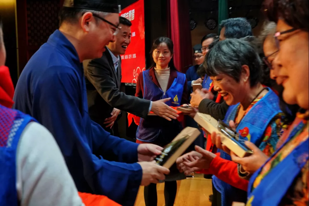 上海慈爱公益基金会2019年优秀志愿者表彰与培训活动圆满举行 上海慈爱公益基金会2019年优秀志愿者表彰与培训活动圆满举行