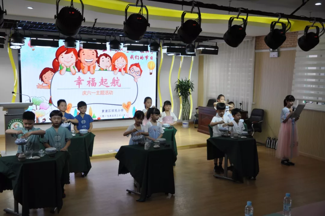 “唱响新时代,逐梦进行时”民族娃乐游公益行——爱心义卖活动 上海慈爱公益基金会 6月1日 “唱响新时代,逐梦进行时”民族娃乐游公益行——爱心义卖活动 上海慈爱公益基金会 6月1日