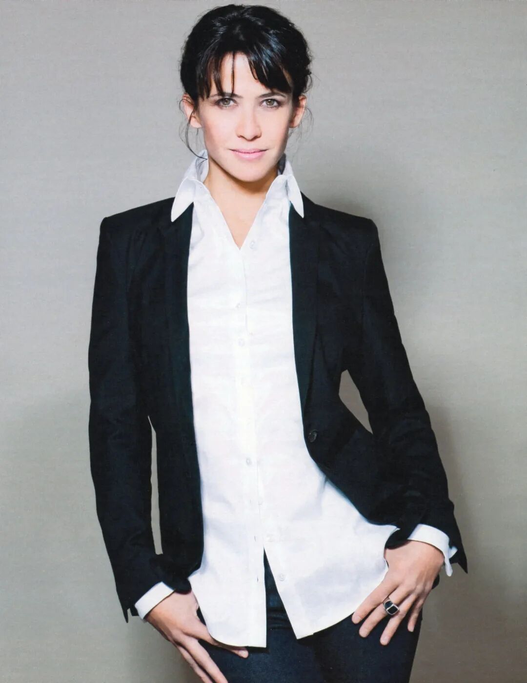 将白衬衣穿成潮品的,则是法国女神苏菲·玛索