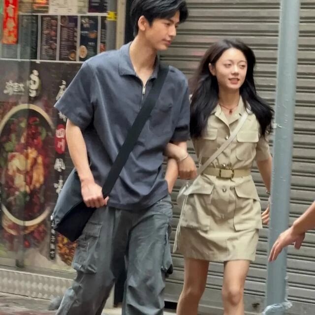 赵今麦张凌赫拍戏被偶遇,赵今麦个子不高但五官精致,好美啊!