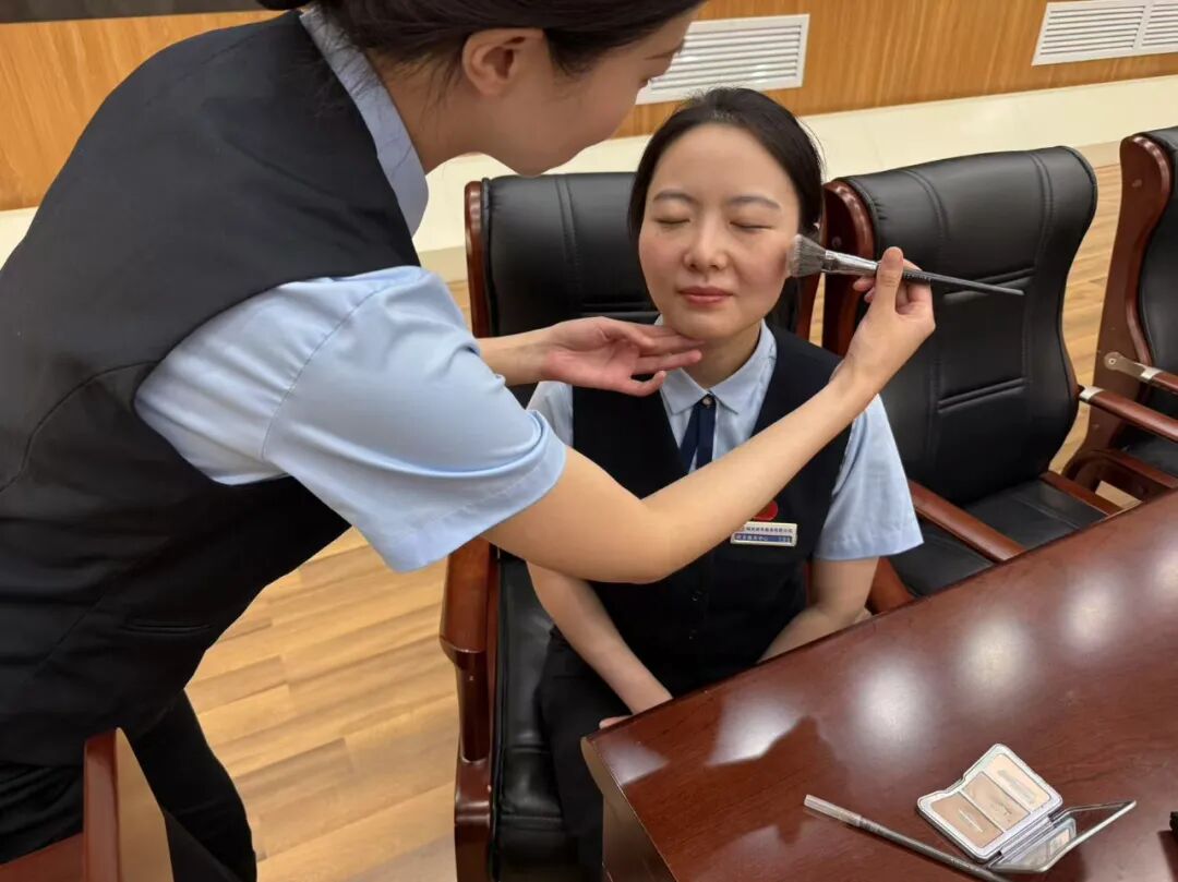 转发 | 助古都政务绽放新风采，特发政务洛阳项目开展美妆专项培训