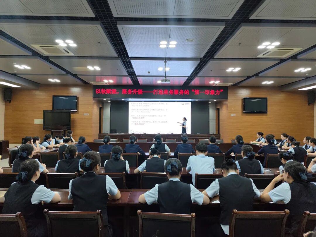 转发 | 一堂美妆课，三重服务升级！特发政务信阳项目构建政务“第一印象力”