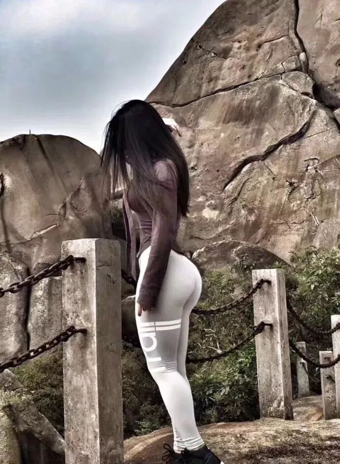 【美女】一组国产翘臀大片疯狂刷屏，练臀与不练臀的妹子区别太大了！（组图） - 25