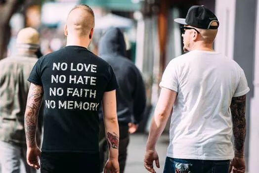 秃如其来的年轻人