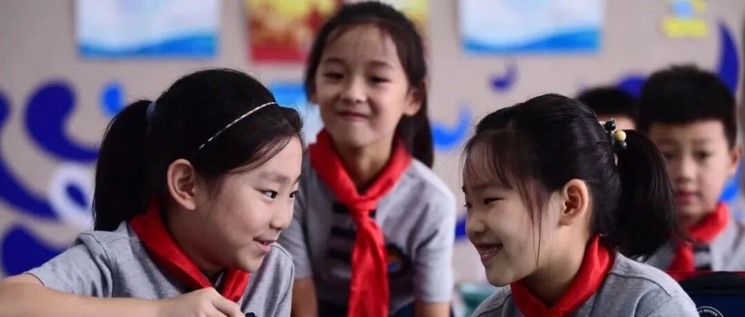 开！学！啦！萌娃们入校第一天的反应亮了……