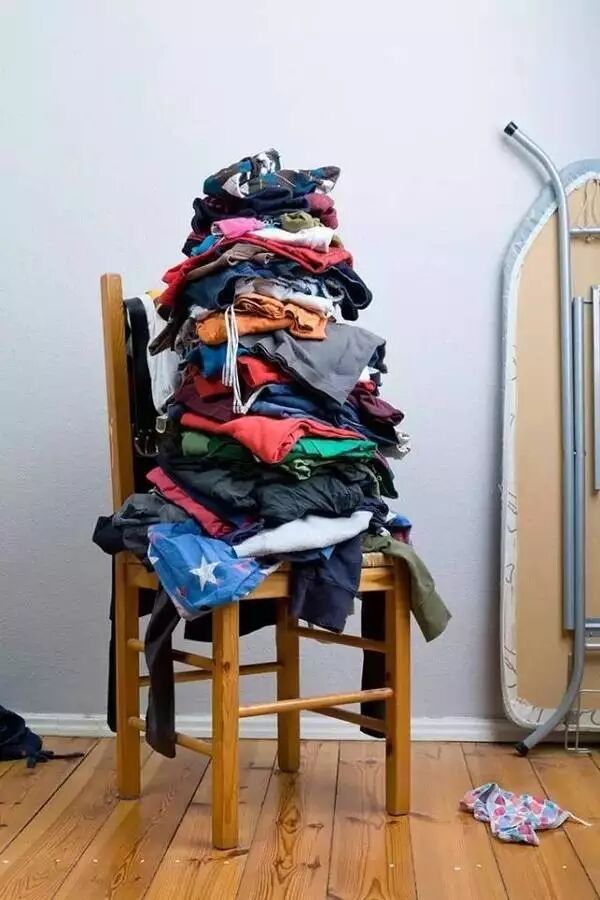 一不小心刹不住了,衣服就买多了,这样每年累积下来衣服就堆积如山,小