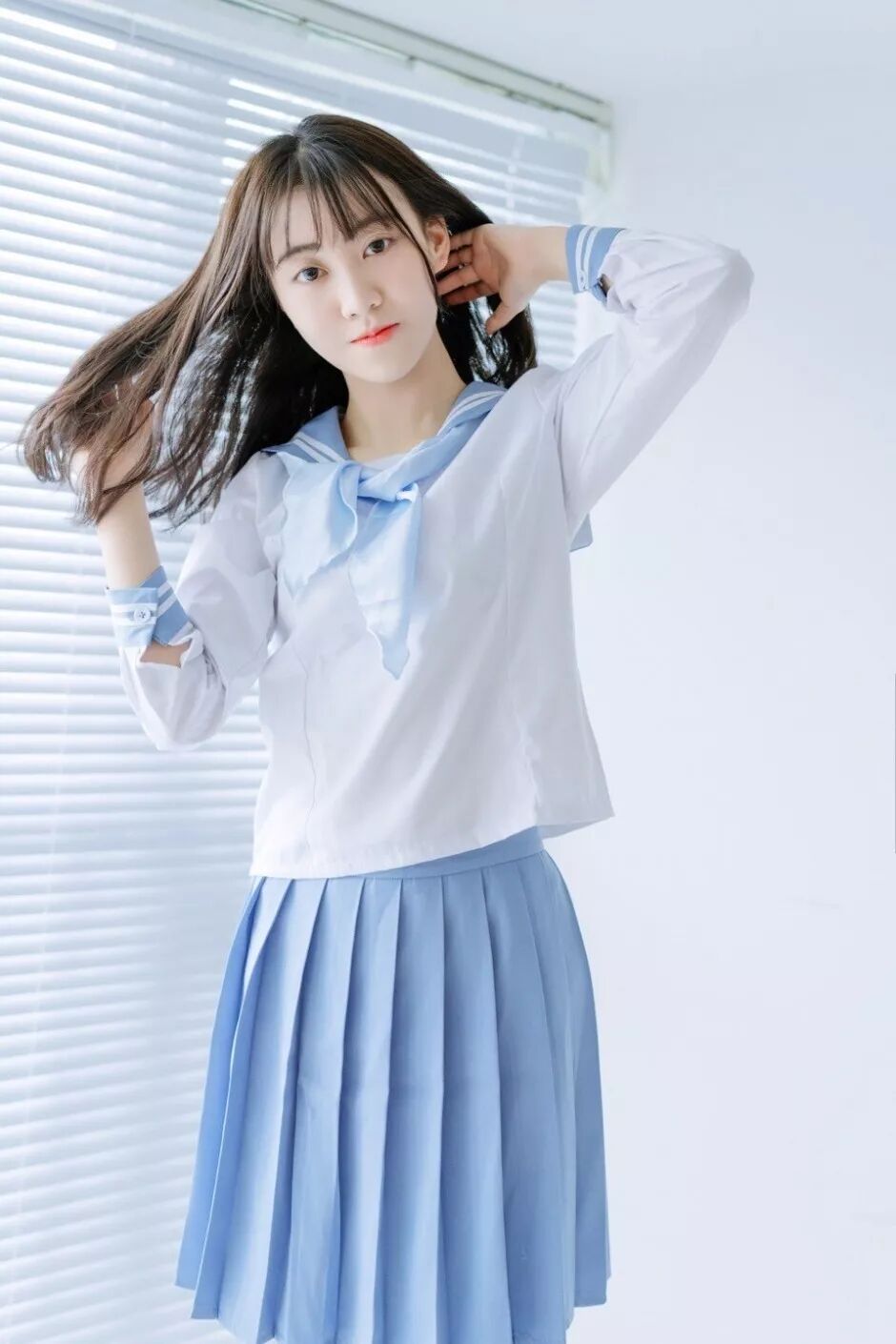 蓝色百褶裙制服美女学生 爱美模爱美人 微信公众号文章阅读 Wemp