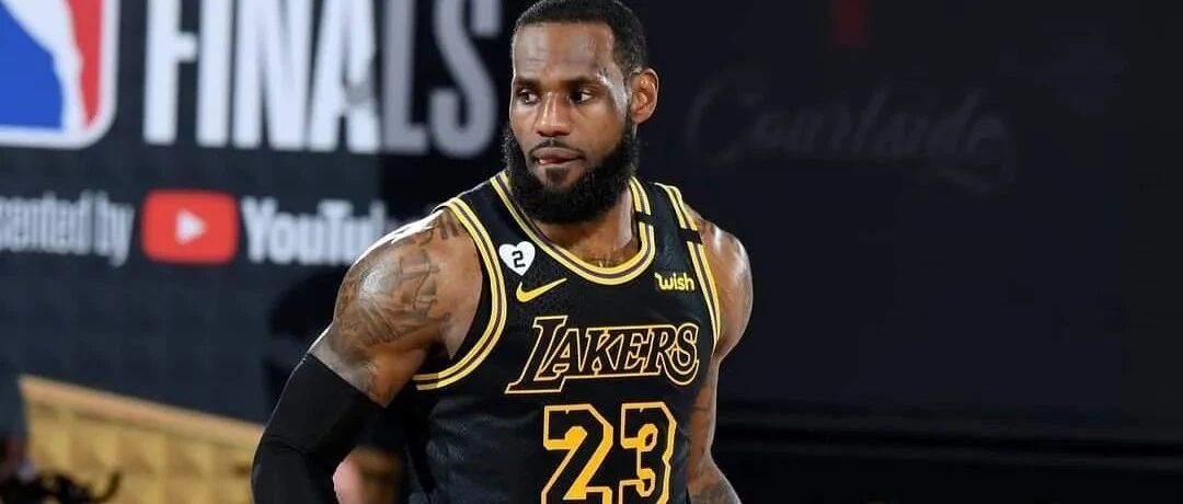 总决赛G5：只剩80%电量的全力詹，生死之际又一次选择传球