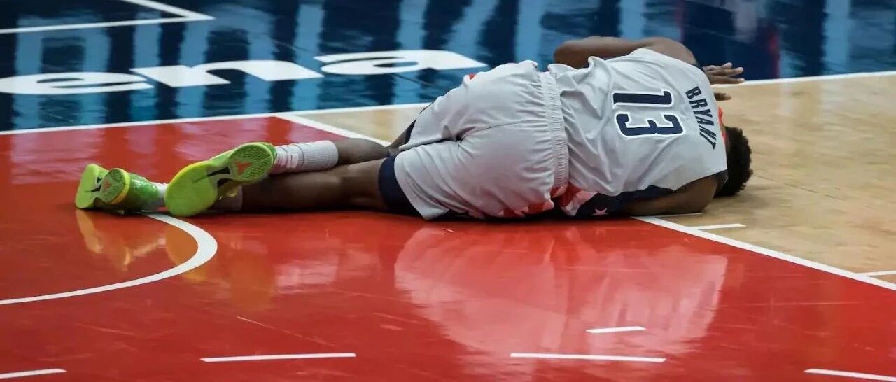 有毒啊！又报销一个！脚踝90度扭伤，十字韧带撕裂，他太惨了！