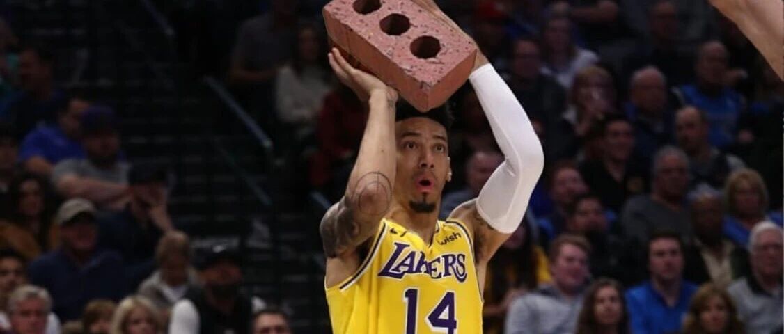 2+6+1，末节被弃用！湖人赢了，但是沃格尔忍不住了！