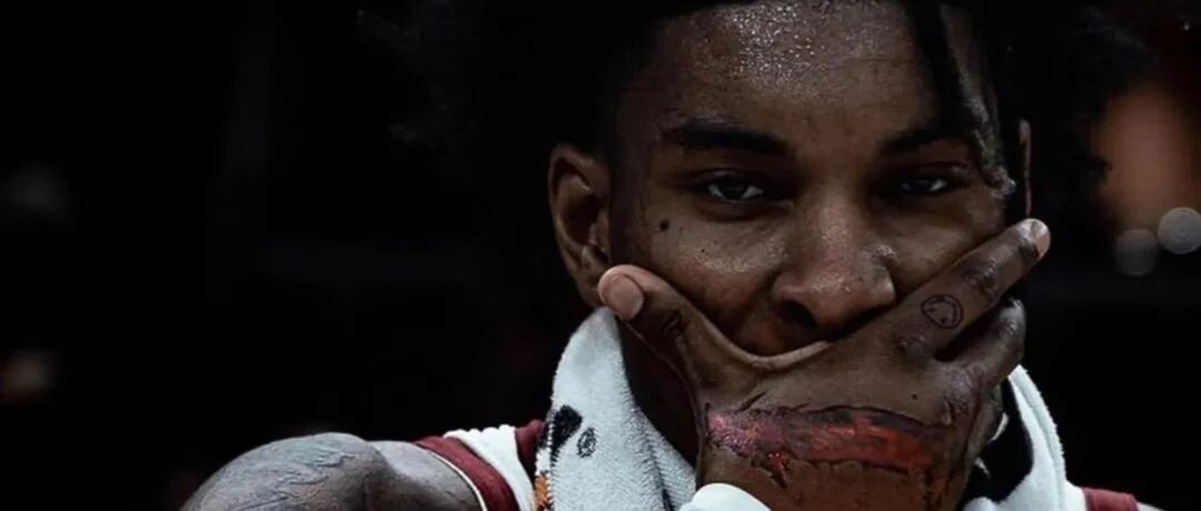 好家伙！又闹更衣室！他真是个毒瘤…？