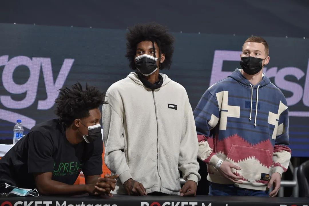 毒瘤！轻生！持枪！大闹更衣室！他还想不想在NBA混了…