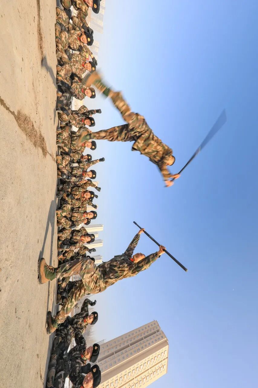 张力十足!热血练兵瞬间震撼来袭 - 人民武警 - 微信公众号文章