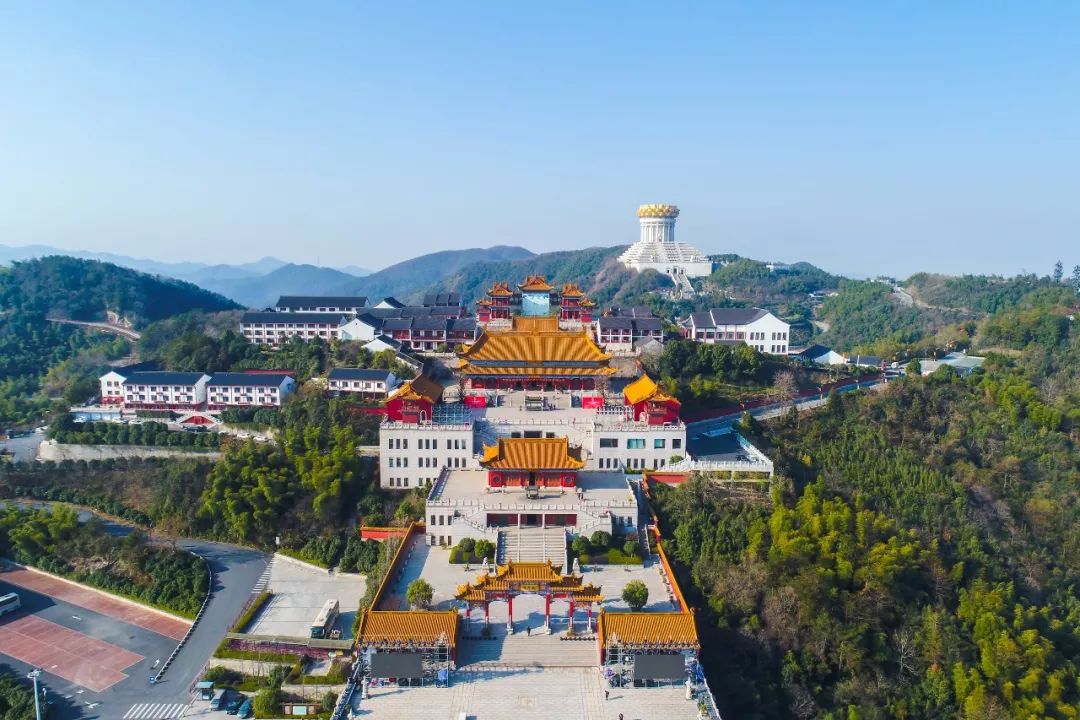 会稽山龙华寺有序对公众开放