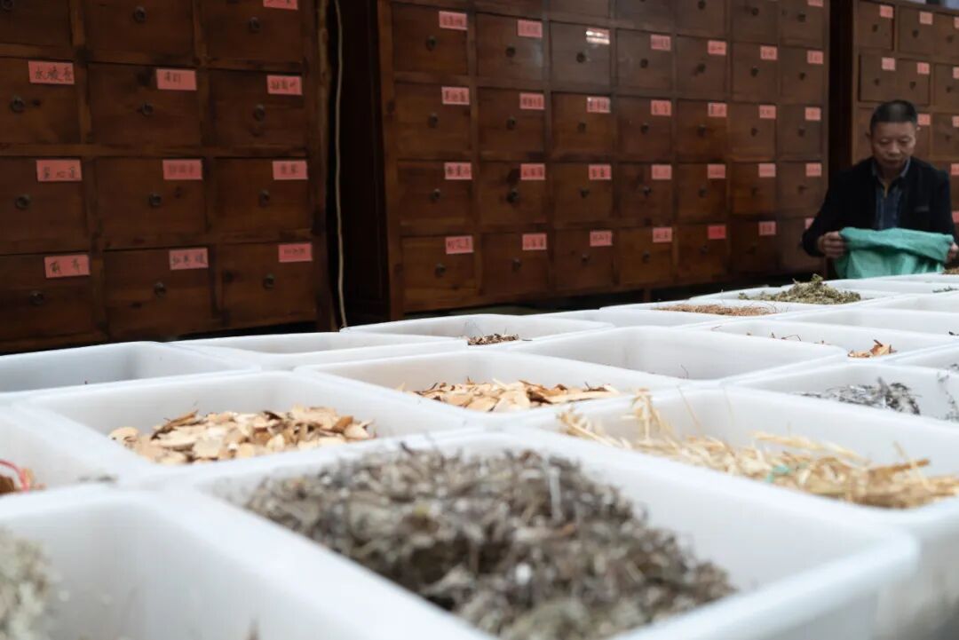 “一天一个价”！清热解毒类药材“虚火旺”价格已经翻倍，监管出手管控