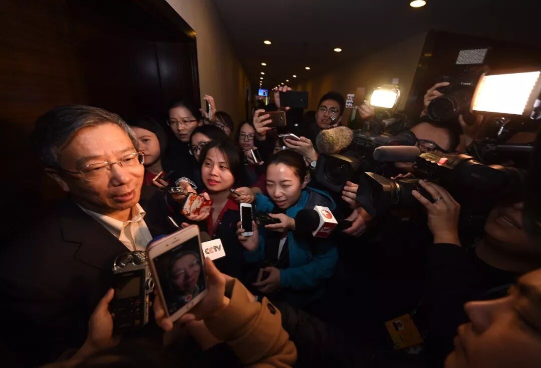 老兵易纲:在央行一干就是21年 是百科全书式人物