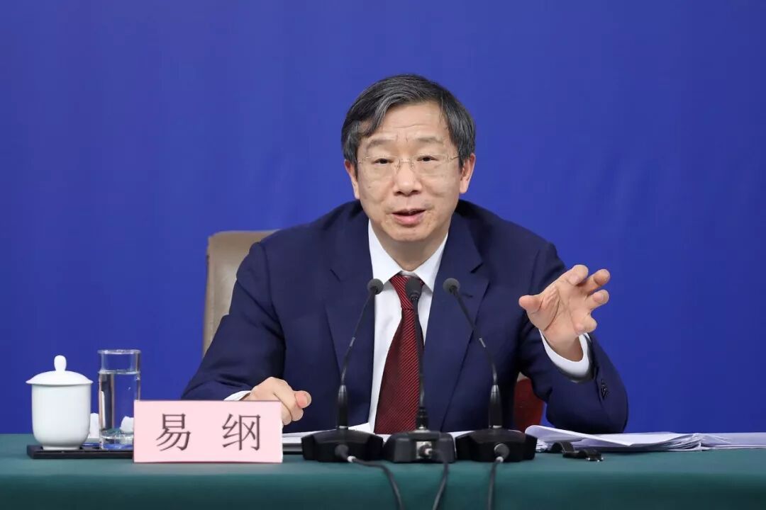 老兵易纲:在央行一干就是21年 是百科全书式人物