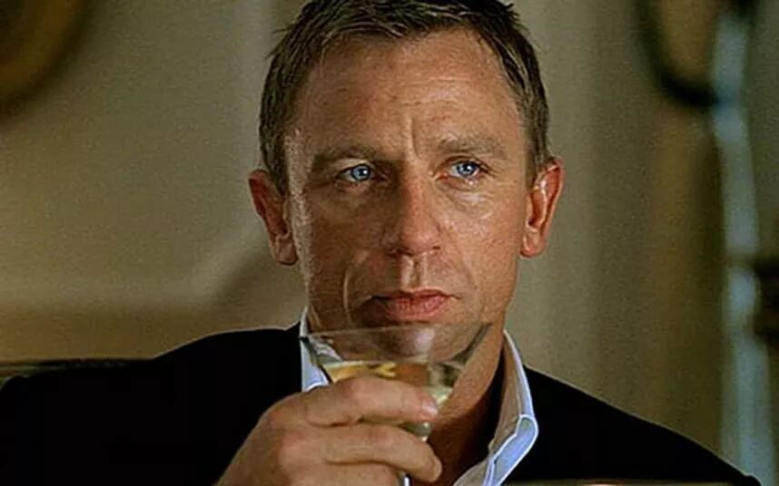 " (dry martini, shaken not stirred)在007系列电影中,主角詹姆斯