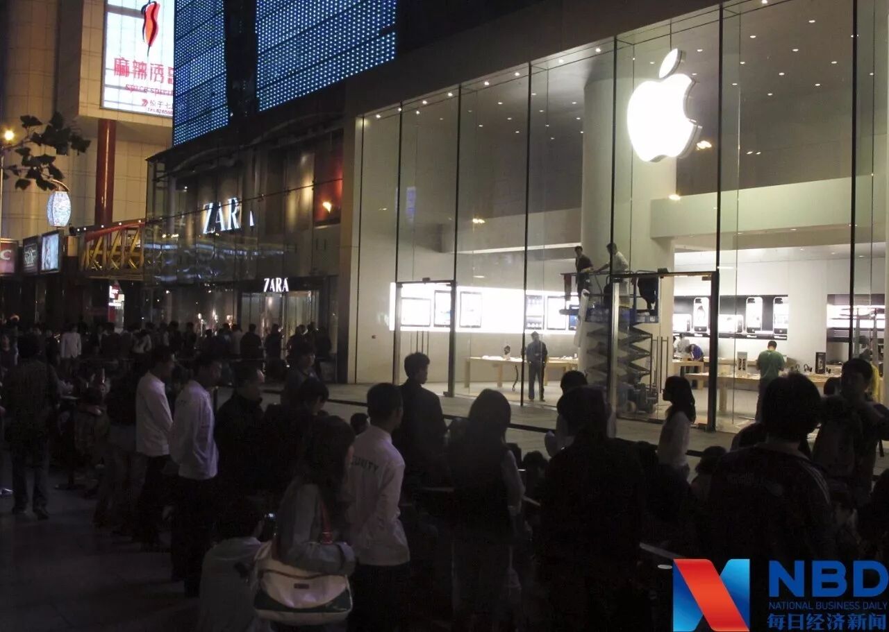 iPhone 8发售苹果店冷清，网友:这届果粉太不争气