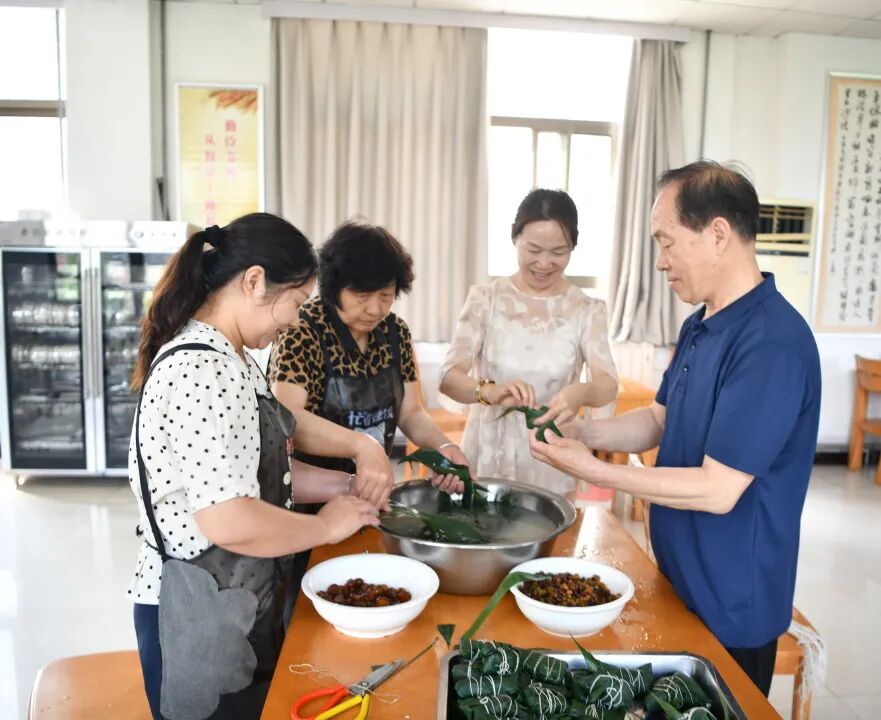 河南汝阳：粽香传温情 端午共安康