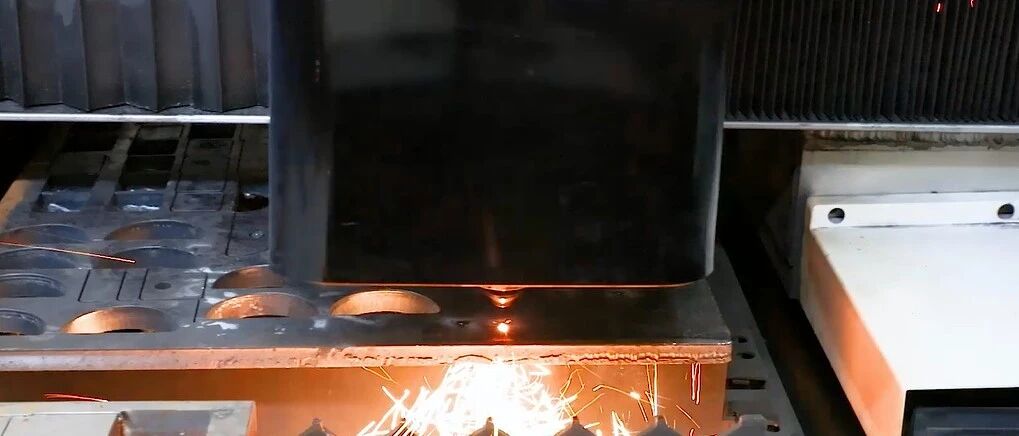 大族激光：公司高管股份减持数量已过半