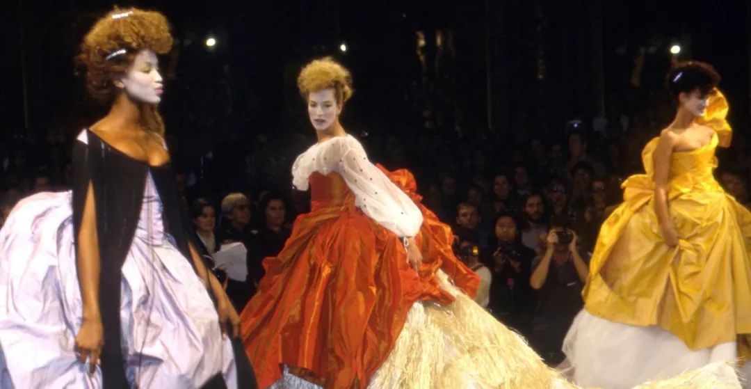 新玩法：Burberry 復刻了 Vivienne Westwood 1993 秋冬系列 時尚 第18張