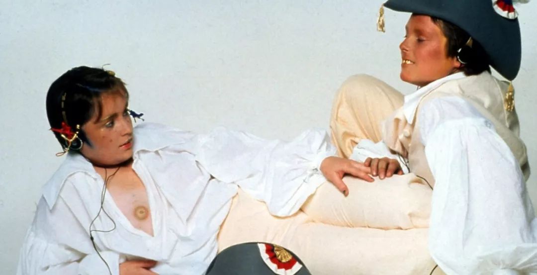 新玩法：Burberry 復刻了 Vivienne Westwood 1993 秋冬系列 時尚 第7張