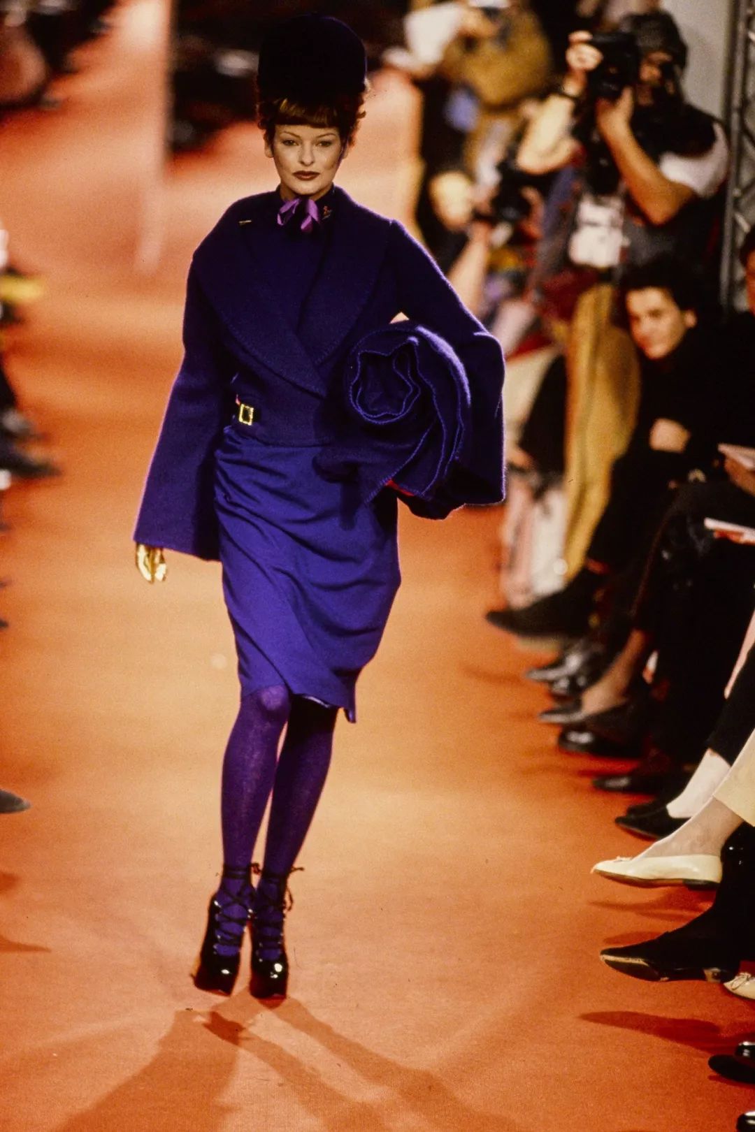 新玩法：Burberry 復刻了 Vivienne Westwood 1993 秋冬系列 時尚 第20張