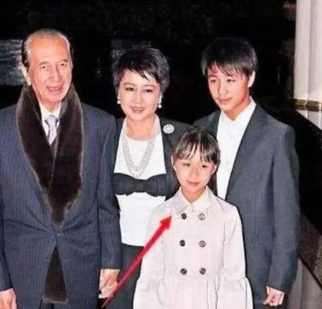 赌王千金何超欣将读清华，一出生身家700亿，她是全香港男人都想得到的女人（组图） - 3