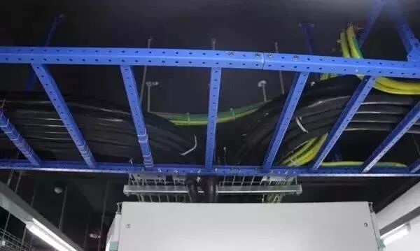 热镀锌电缆桥架厂家_镀锌电缆桥架多少钱一米_电缆镀锌架桥厂家热线电话