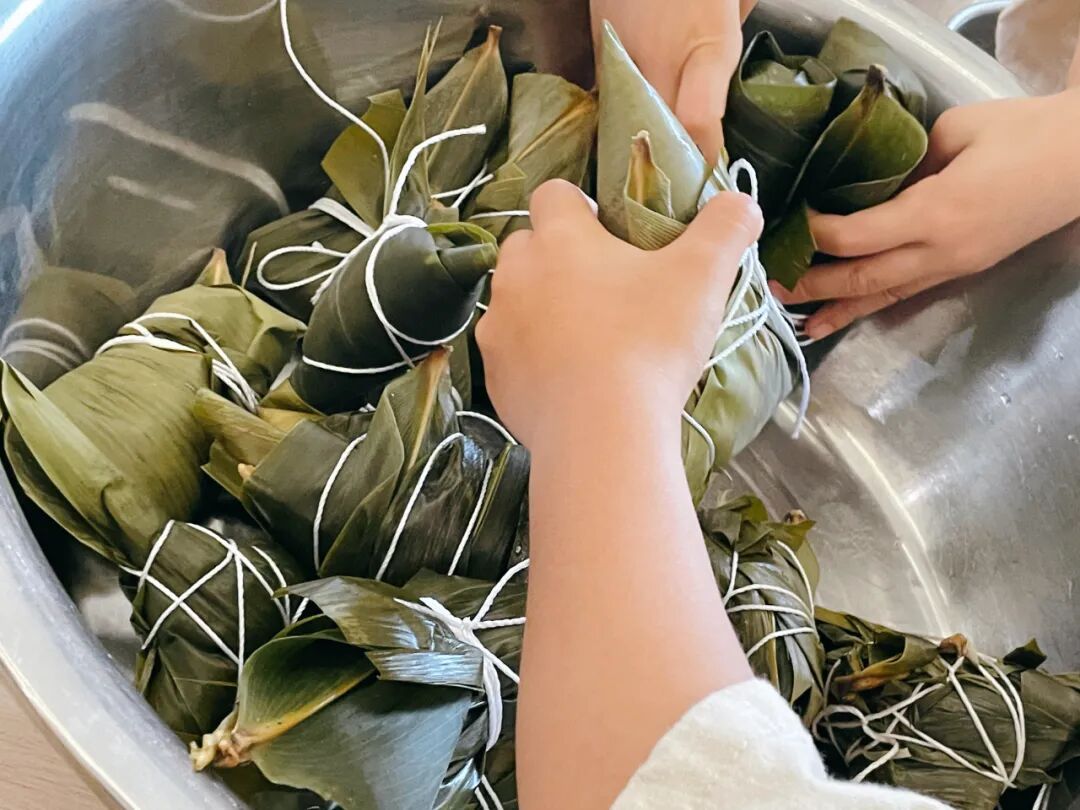 挂艾草、佩香囊、包粽子、赛龙舟......原来端午节有这么丰富的内涵GIKH Dragon Boat Festival(图17)