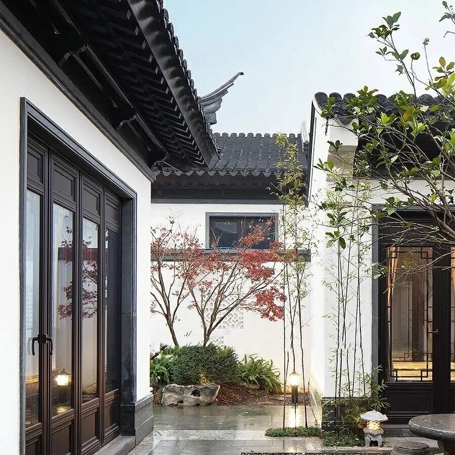 利用传统中式建筑元素"砖雕",进行点缀和装饰,增加建筑的文化内涵和