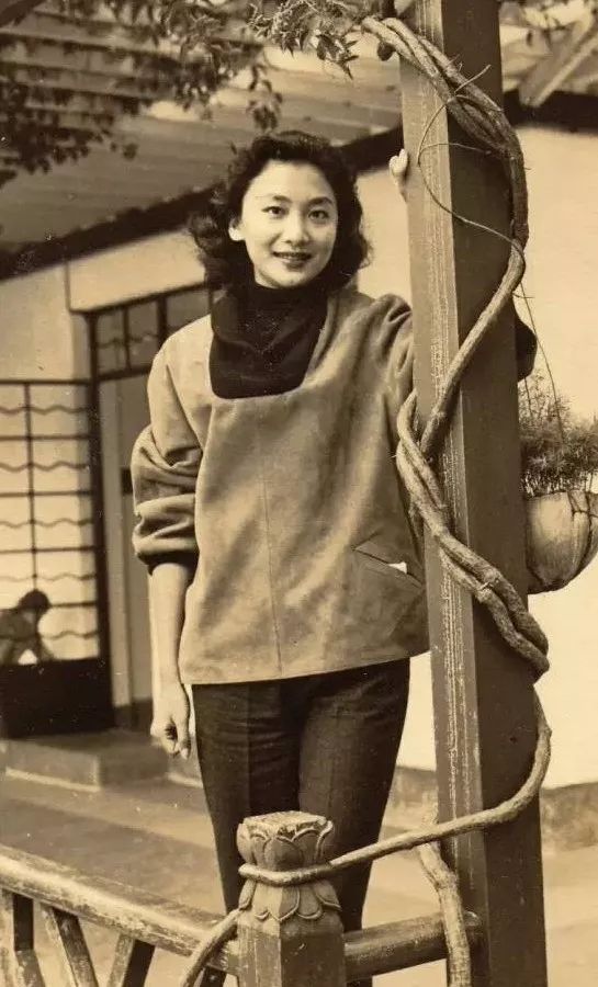 李翰祥说夏梦是中国电影有史以来最漂亮的女演员,气质不凡,令人沉醉