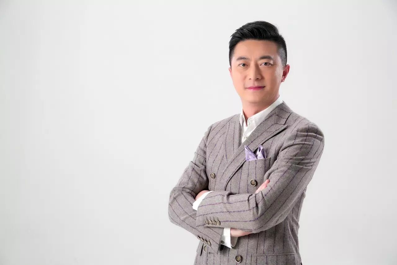 我们《创客中国》总制片人,主持人刘钦先生与侯亮平的设定简直如出一