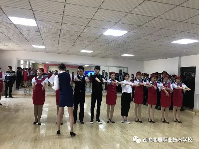 哪些学校有高铁乘务_高铁乘务学校有什么要求嘛_高铁乘务学校有哪几所