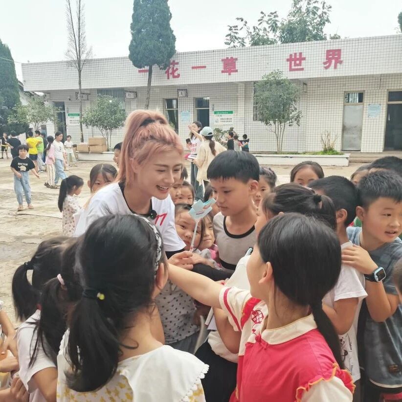 安岳 | 爱心情系学子 捐赠筑梦起航