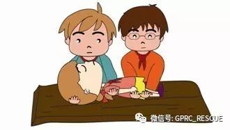 折叠担架怎么叠蓝天救援分享▎【安全知识】简易担架的制作_https://www.jmylbn.com_新闻资讯_第4张