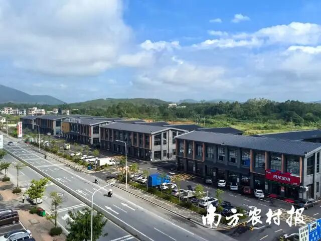 乳源县桂头镇领航商业城。
