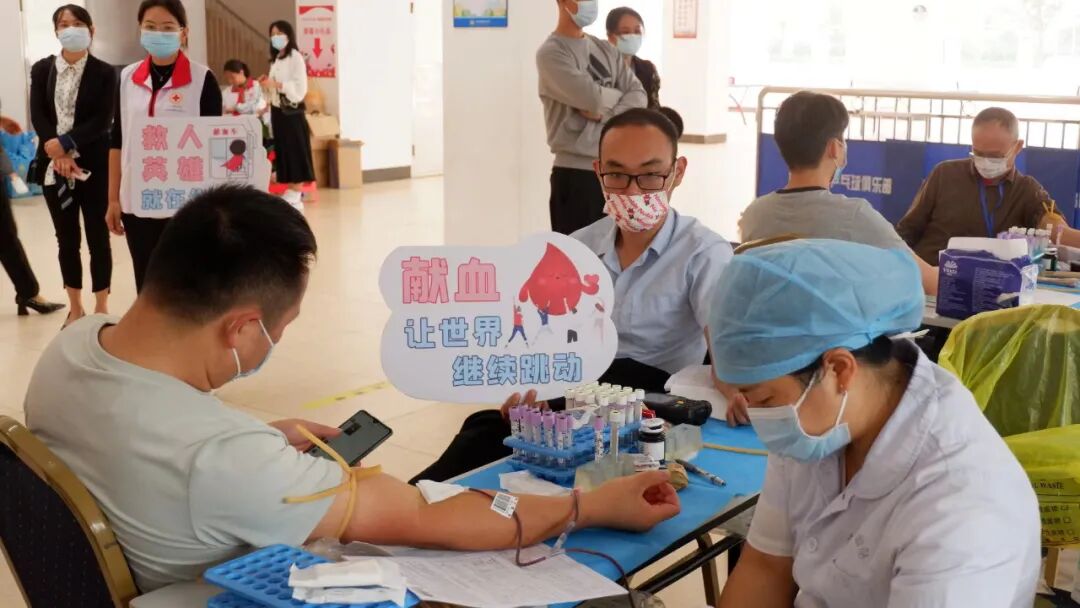 小手拉大手献血传递爱