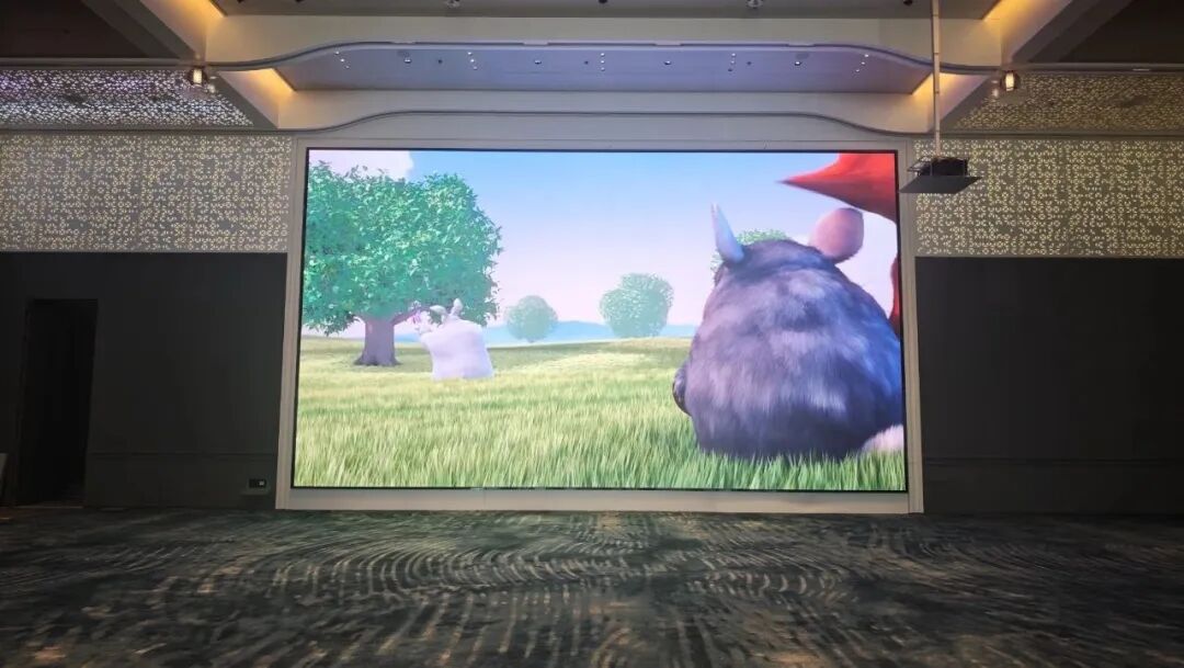 新疆库尔勒万丽酒店LED显示屏项目完工！科技与艺术的完美融合