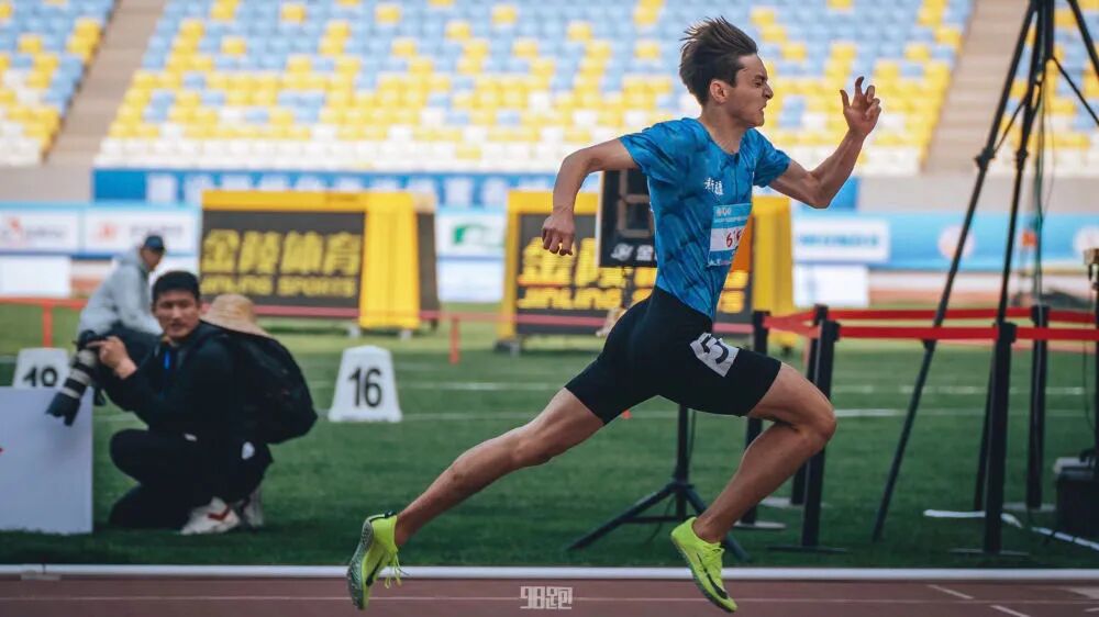 新疆小伙20天内两破全国纪录，称从小比同龄人跑得快